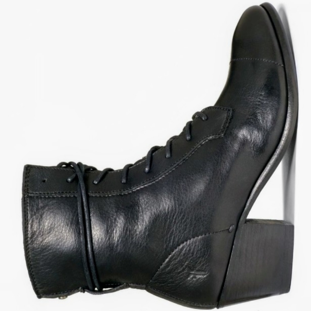 Frye Black Leather Ankle Boots In Black Lyisk